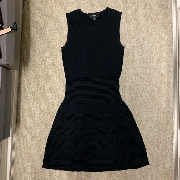 Simple black dress - Picture 1 of 4